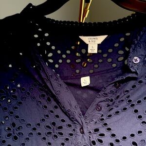 Beautiful Crown and Ivy 2 piece tank and short sleeve shirt. Navy blue.